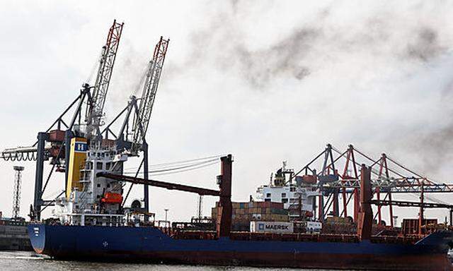 Containerschiffe im Hafen von Hamburg in Deutschland, Europa