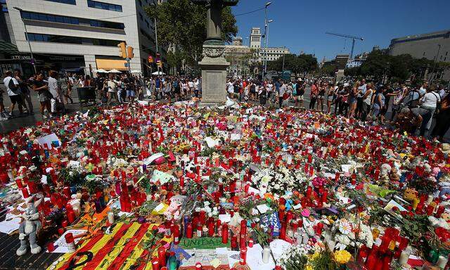 Blumen- und Kerzenmeer nach dem Terrorattentat in Barcelona