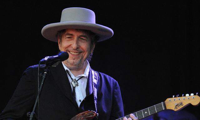 Archivbild: Bob Dylan bei einem Konzert in Frankreich im Jahr 2012.
