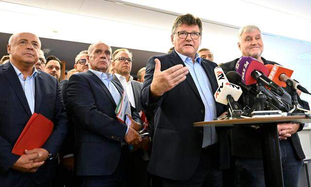 Arbeitgebervertreter Rainer Wimmer (PRO-GE) und Karl Dürtscher (GPA) anlässlich des Starts der Metaller-KV-Verhandlungen im Vorjahr. Die kommende Woche beginnende Herbstlohnrunde wird teuer, hart und für manche sehr bitter. 