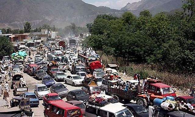 Massenflucht aus dem Swat-Tal 