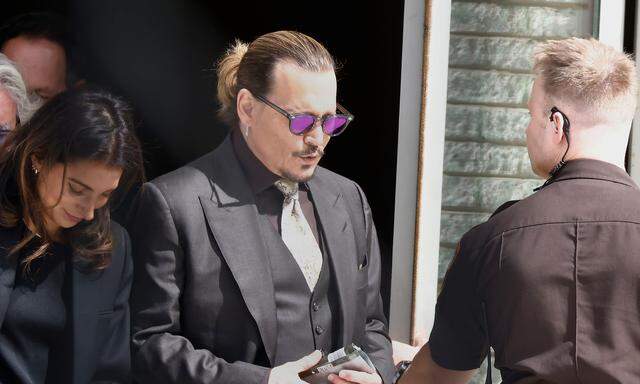 Johnny Depp am Dienstag vor dem Gerichtsgebäude.