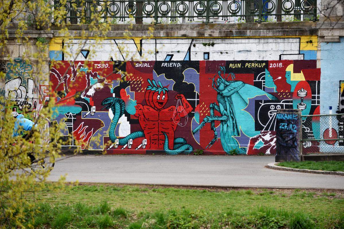 Einige Graffitis  sind sichtlich mit viel Aufwand entstanden - ganz im Unterschied zu den sogenannten "Throwups" - Graffitis, die in kurzer Zeit gesprayt werden.