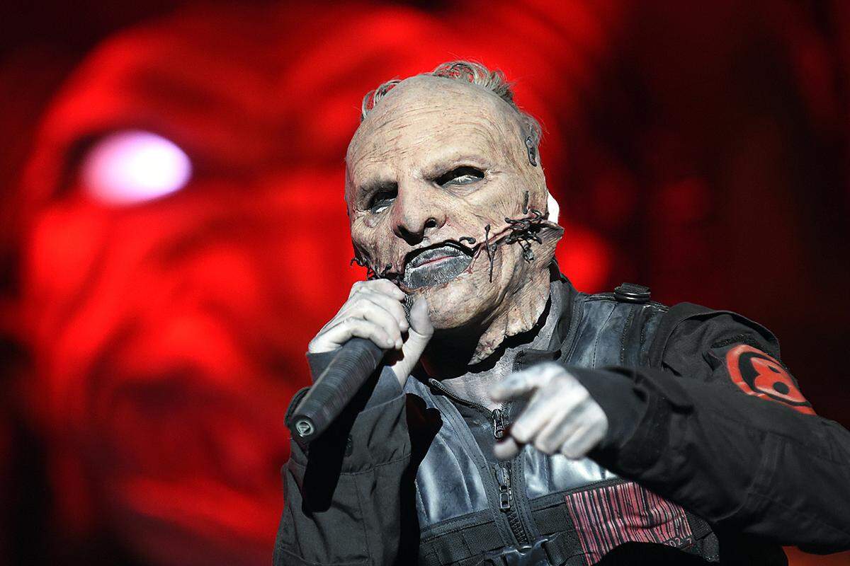 In Overalls und Mördermasken, unter Bildern des gekreuzigter Jesus-Figuren und eine Teufelsmaske: Slipknot  erinnern rein optisch an einen Perchtenlauf. "Austria, are you ready to see the devil?" fragte Sänger Corey Taylor. Jaaaa!