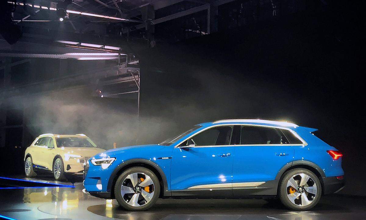 Der e-tron ist der erste vollelektrische Audi und wird bereits jetzt in Serie produziert, gebaut wird er in Brüssel. Ende 2018 soll er auf den Markt kommen. 