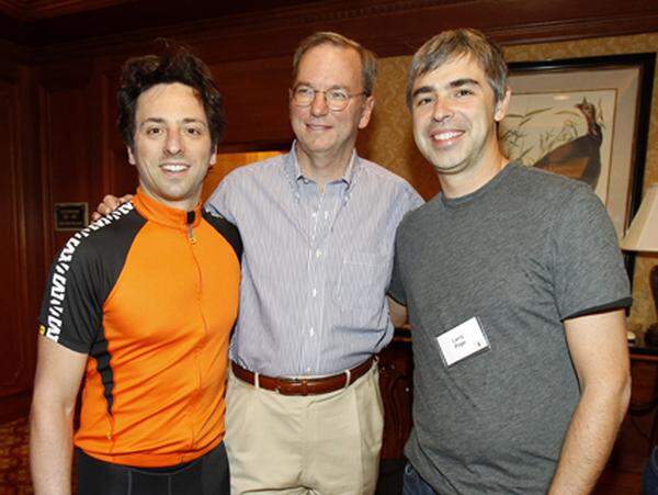 2001: Der IT-Manager Eric Schmidt übernimmt den Vorstandsvorsitz. Google führt die Bildersuche ein.