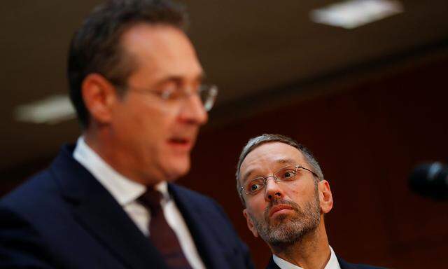 Austrian Interior Minister Kickl and Vice Chancellor Strache attend a news conference in Vienna