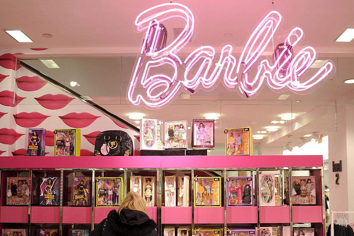 Die Barbie ist bereits seit mehreren Jahrzehnten, genauer gesagt seit 1959, nicht mehr aus den Kinderzimmern wegzudenken.