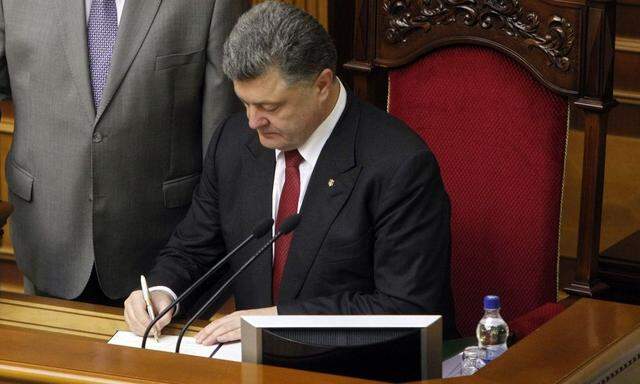 UkraineÂ´s President Petro Poroshenko signs a landmark association agreement with the European Union during a session of the parliament in Kiev