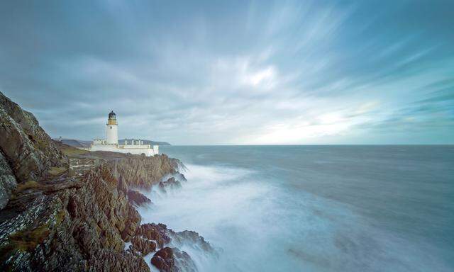 Heiter bis wolkig: Das Meer vor der Isle of Man wechselt die Farben mit dem Wetter.