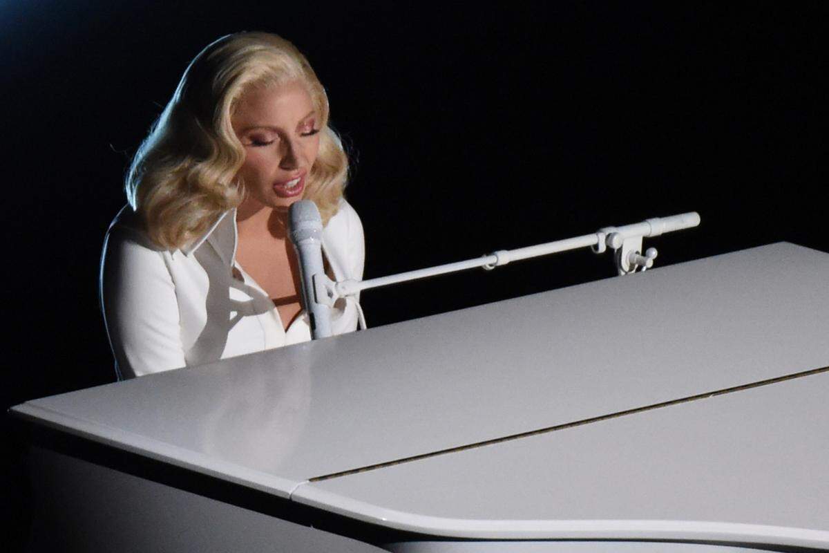 "Es ist eine traumatische und emotionale Zeit für viele Menschen. Ich träume von einer Welt, die sich darüber Gedanken macht, wie wir diese Gewalt ändern können." US-Musikerin Lady Gaga