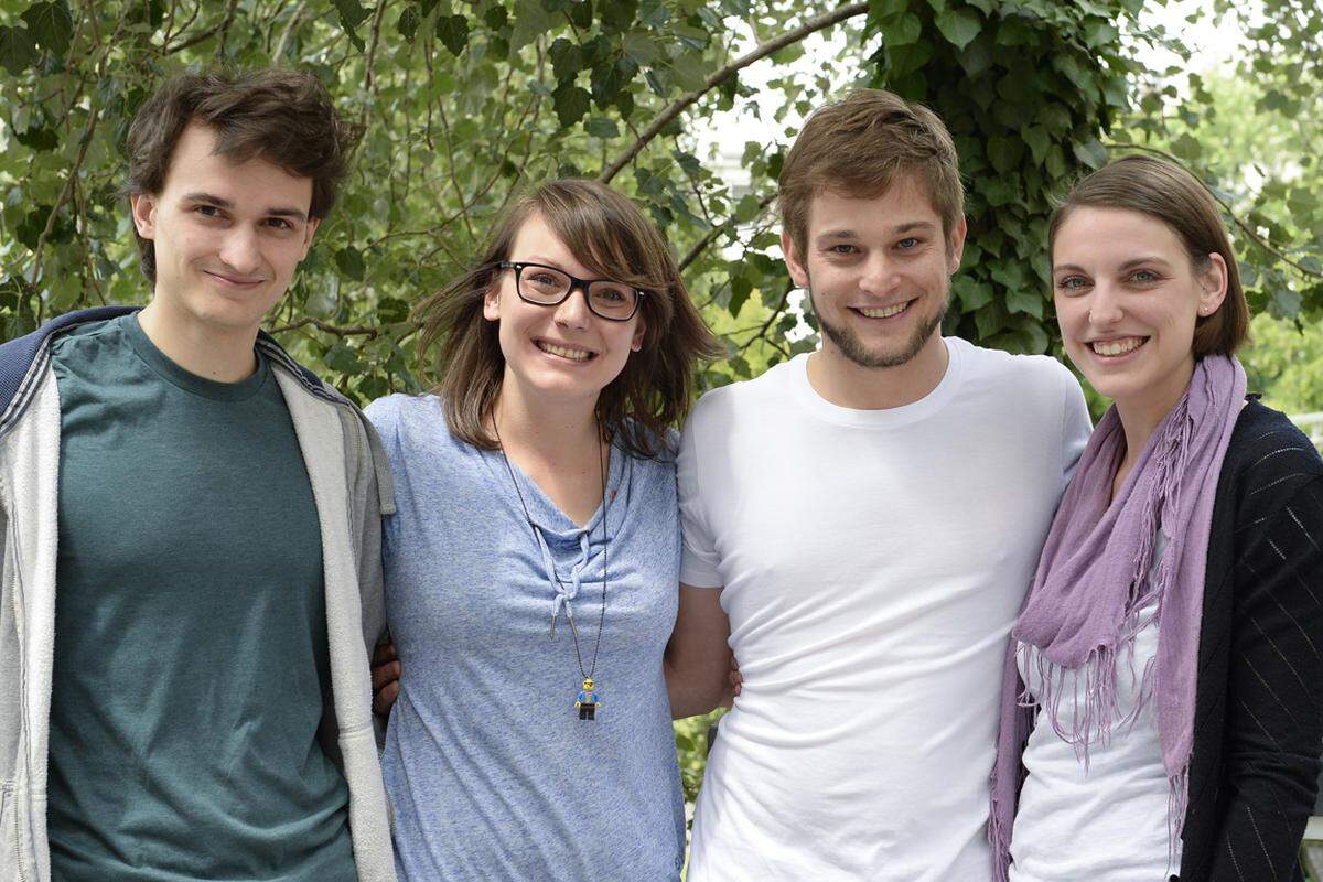 Das Vorsitzteam tritt meist zu viert auf: Bisher Viktoria Spielmann (Gras), ihr Stellvertreter Bernhard Lahner (Fest), zweiter Stellvertreter Florian Kraushofer (FLÖ) und Generalsekretärin Julia Freidl (VSStÖ).