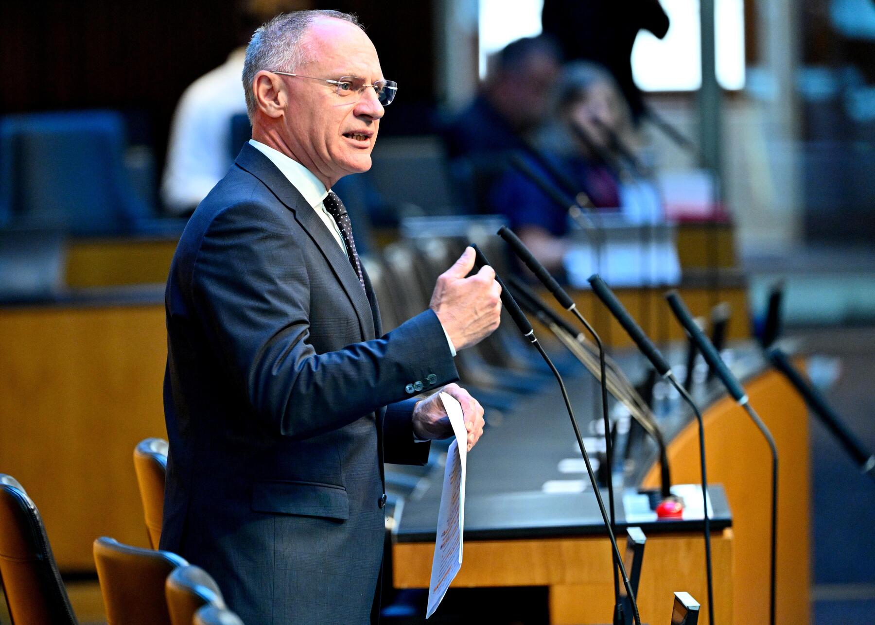 Interior Minister blocks mass inmate release plan