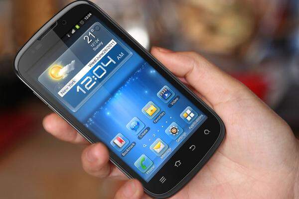 ZTE bemüht sich gerade in Europa Fuß zu fassen und präsentiert am MWC ein neues Smartphone mit Nvidias Tegra-2-Prozessor, der bisher nur in Tablets verbaut wurde. Das 4,3-Zoll-Display löst mit 960 x 540 Pixeln auf und die Kamera bietet 5 Megapixel. Android ist in der aktuellen 4.0er-Version installiert.