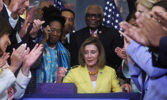 Jubel bei den Demokraten - im Bild die Vorsitzende des Repräsentantenhauses, Nancy Pelosi.