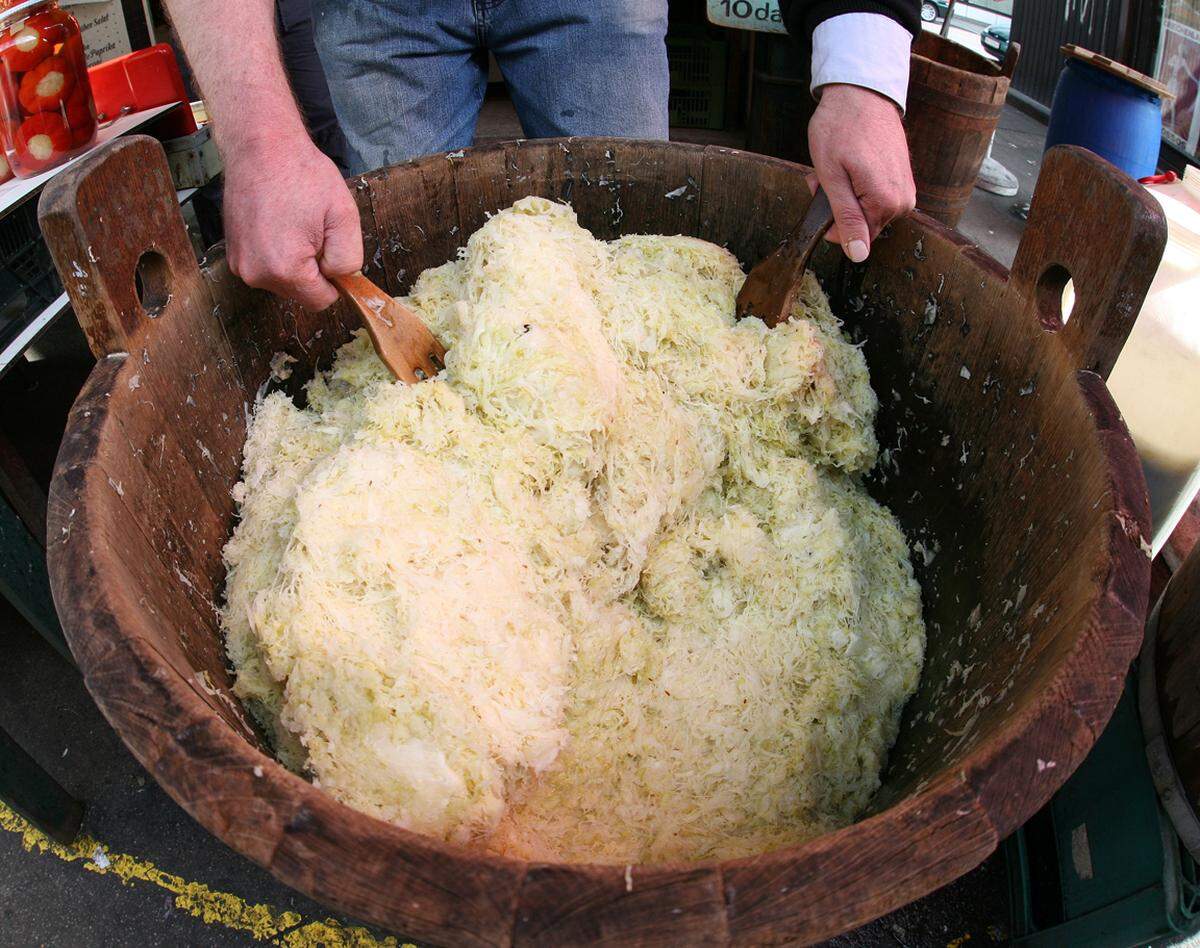 Rohes Sauerkraut gilt ebenfalls als "Darmputzer". Die Milchsäure, die während der Sauerkraut-Gärung gebildet wird, wirkt mild abführend.