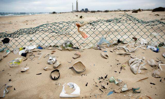 Um die Plastikflut einzudämmen, hat der WWF eine weltweite Petition gestartet. 