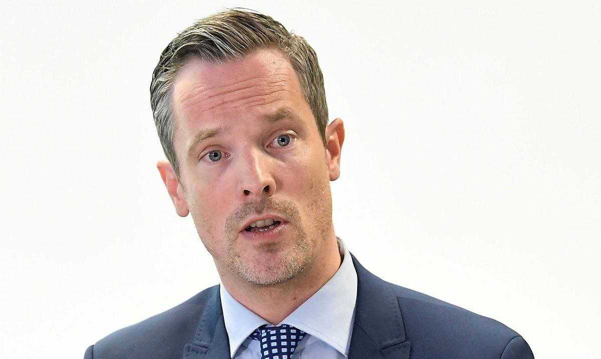 Infrastrukturminister: HARTWIG HUFNAGL.