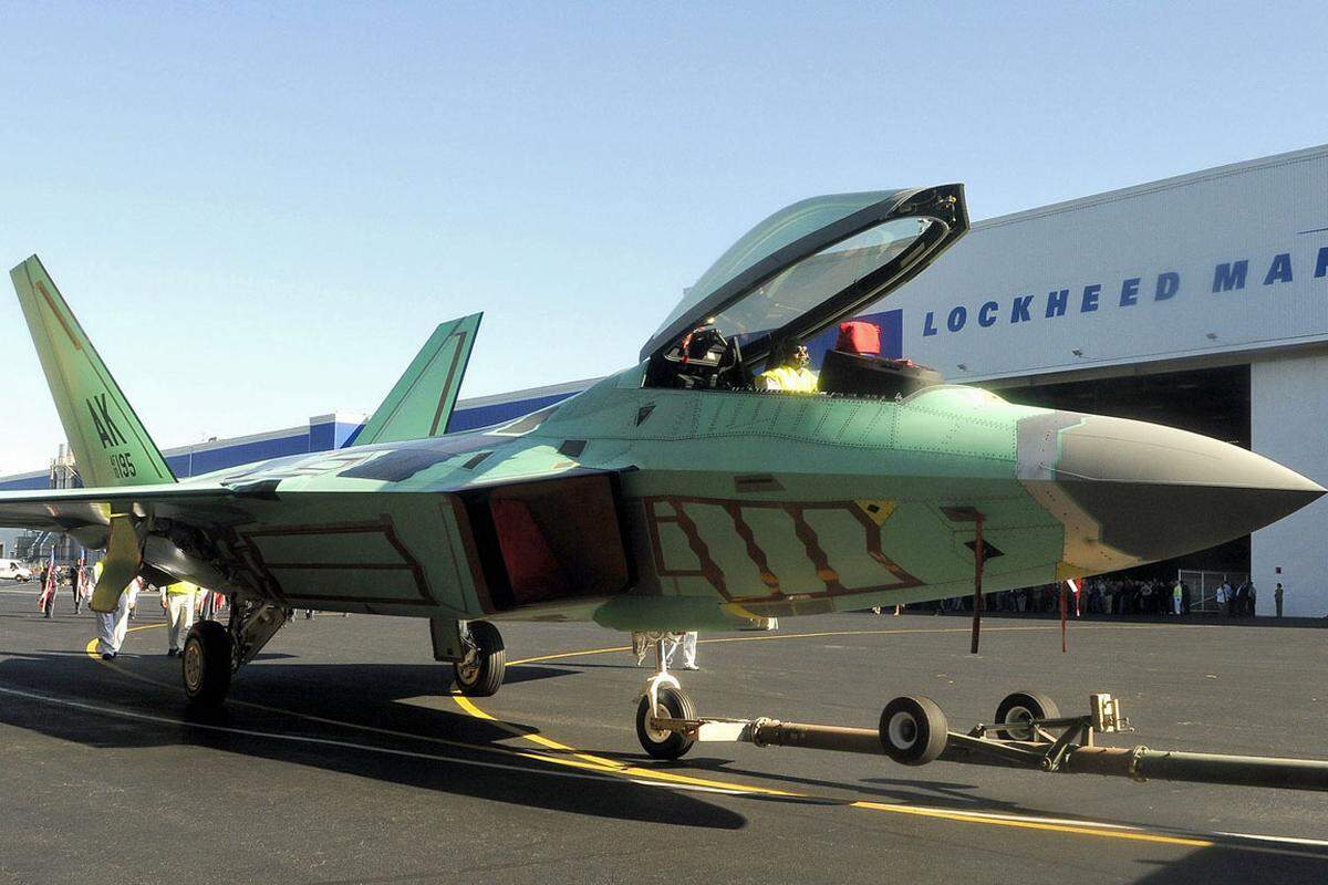 Mit einem St&uuml;ckpreis von 189 Millionen Dollar (147 Millionen Euro) ist das Tarnkappenflugzeug auch der teuerste Kampfjet der Air Force.