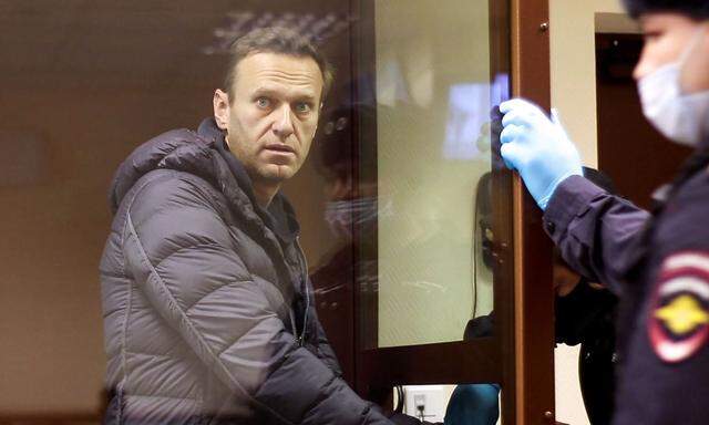 Alexej Nawalny vor Gericht. 