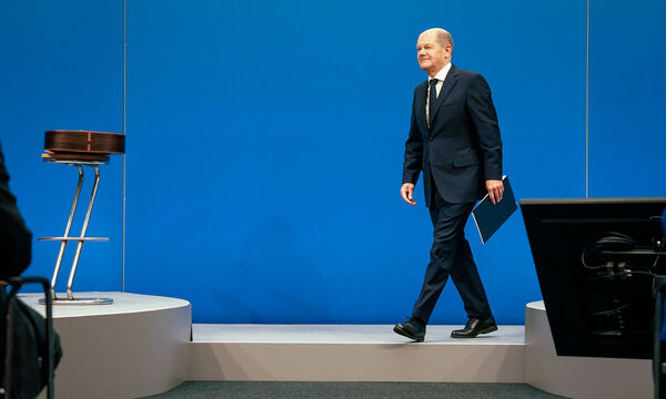 Der deutsche Bundeskanzler, Olaf Scholz (SPD), sollte darlegen, warum er die Panzerlieferungen an die Ukraine verzögerte.