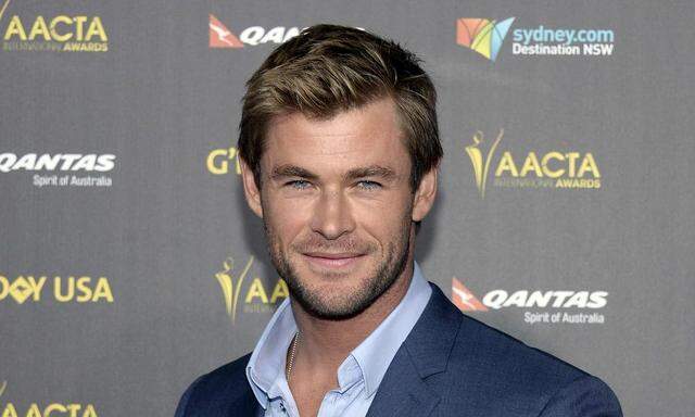 Actor Chris Hemsworth poses at the 2015 G'Day USA Los Angeles Gala honoring Hemsworth with an Excellence in Film Award, at the Hollywood Palladium in Los Angeles, California