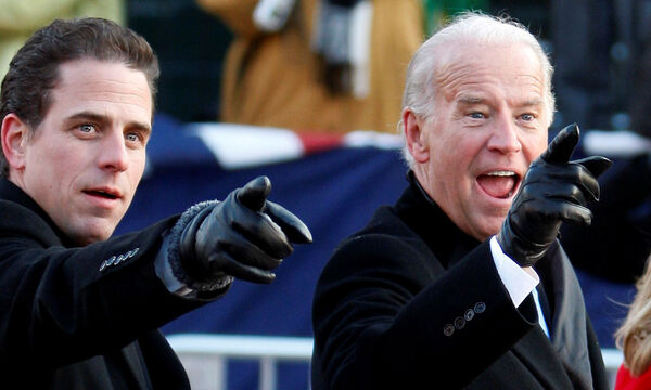 Aktuelle Bilder von Hunter Biden gibt es nicht - hier ein Archivbild aus dem Jahr 2009, als sein Vater Joe (re.) gerade US-Vizepräsident geworden war.