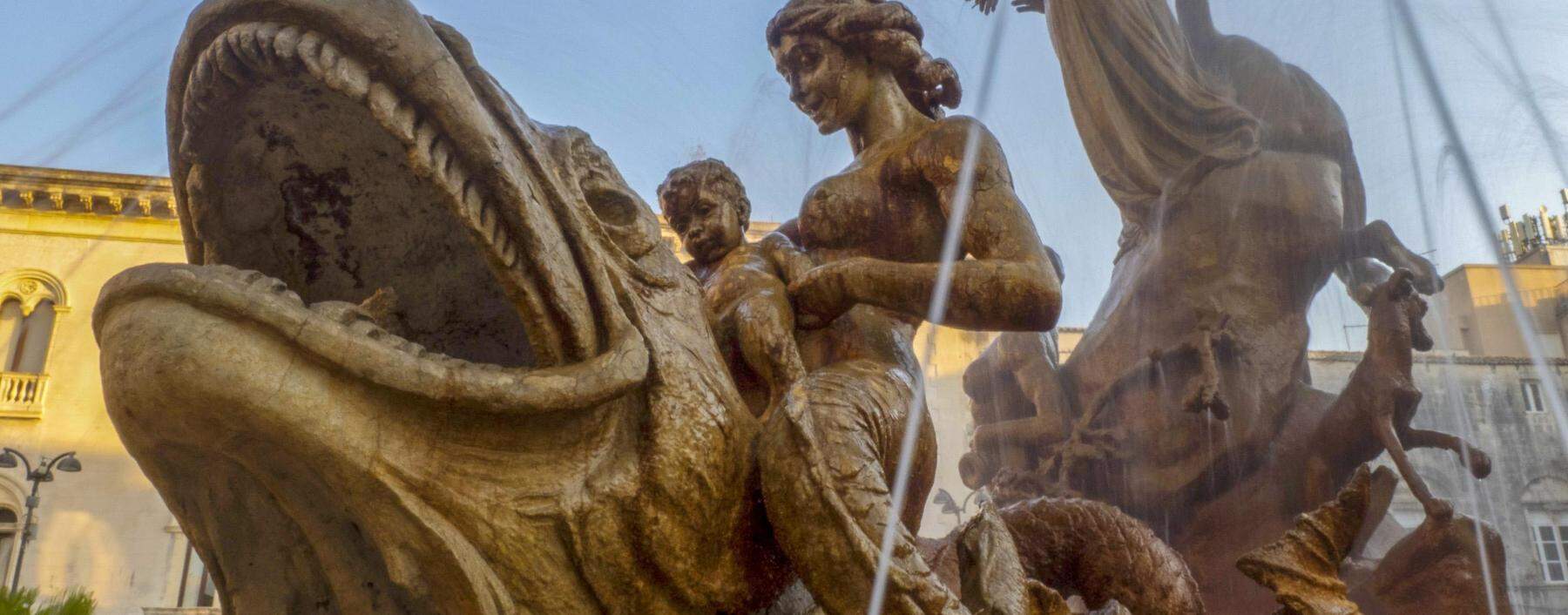 Vor 2500 Jahren war die sizilianische Stadt Syrakus auf Augenhöhe mit Athen. Im Bild: Springbrunnen mit Arethusa im Stadtzentrum.