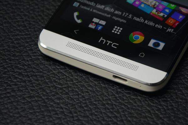 HTC hat die Standard-Buttons von Android neu angeordnet. Das Firmenlogo ist funktionslos.