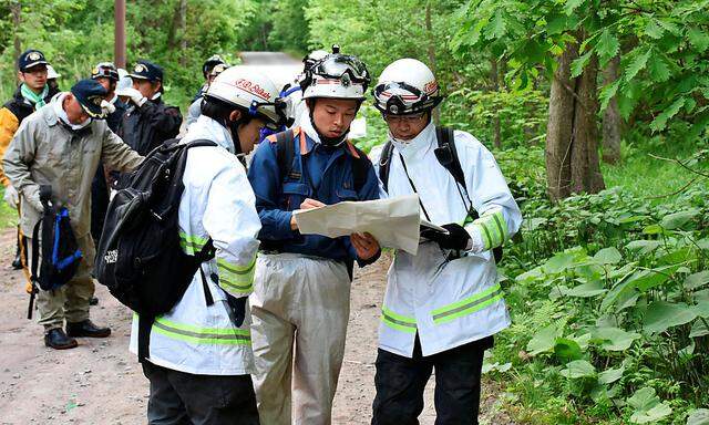 Auf Hokkaido suchen Einsatzkräfte und Helfer intensiv nach einem siebenjährigen Buben.