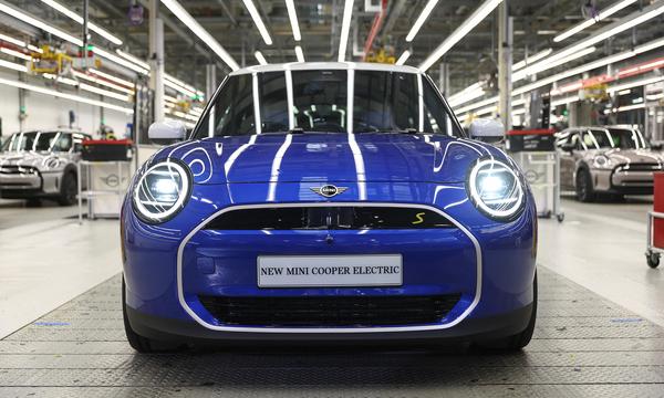 Laut einem am Montag veröffentlichten Bericht des US-Senats hat BMW mindestens 8000 Mini-Cooper in die Vereinigten Staaten importiert, die verbotene elektronische Bauteile enthalten. 