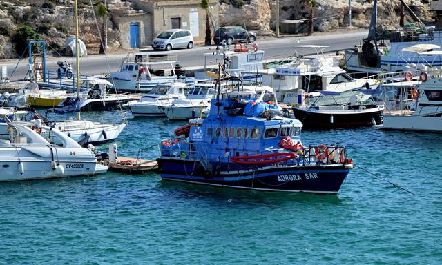 Ein Schiff der NGO „Sea Watch“ vor Lampedusa.