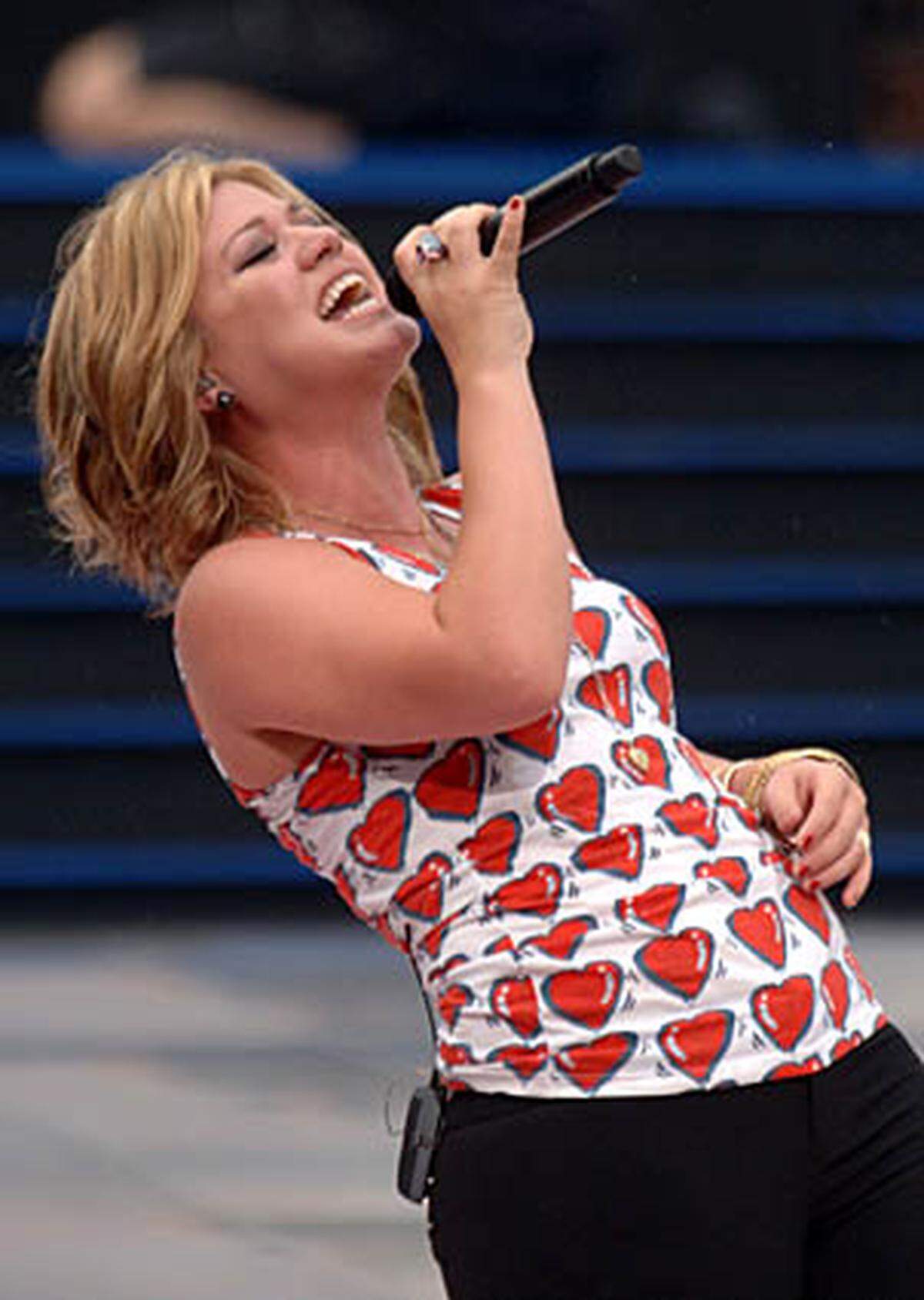 Ebenfalls Grammy-prämiert ist Kelly Clarkson, "American Idol"-Gewinnerin 2002. Sie schreibt inzwischen an ihrem fünften Studioalbum.