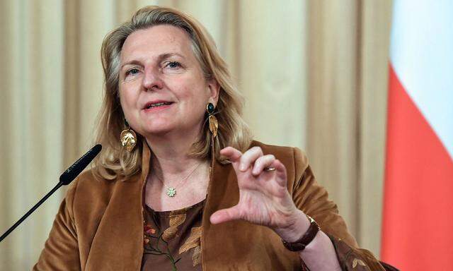 Archivbild von Karin Kneissl aus ihrer Zeit als Außenministerin im Jahr 2019 bei einer Pressekonferenz in Moskau.