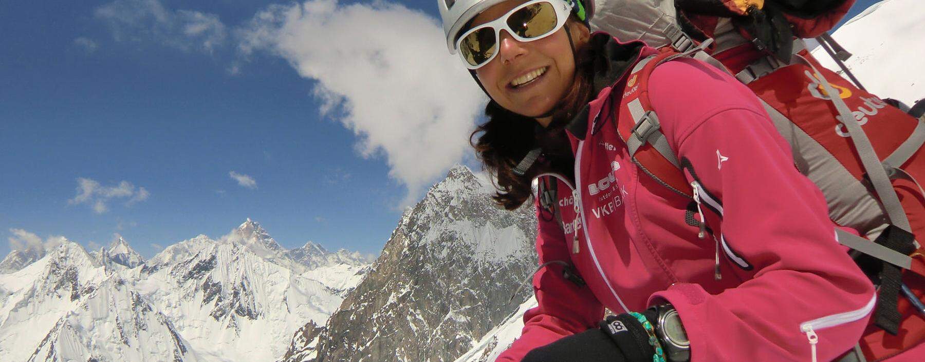 Die höchsten Berge sind ihre Lehrmeister. Als erste Frau schafft es Gerlinde Kaltenbrunner, mit Willensstärke und Respekt vor der Natur sämtliche Achttausender-Gipfel zu besteigen.