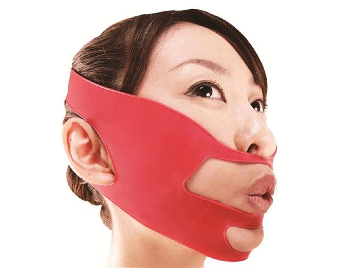 Mit der Houreisen Face Exercise Mask lassen sich Hängebacken straffen. Wenn's nicht klappt, kann man die Maulsperre immer noch im Fetischclub seiner Wahl tragen.
