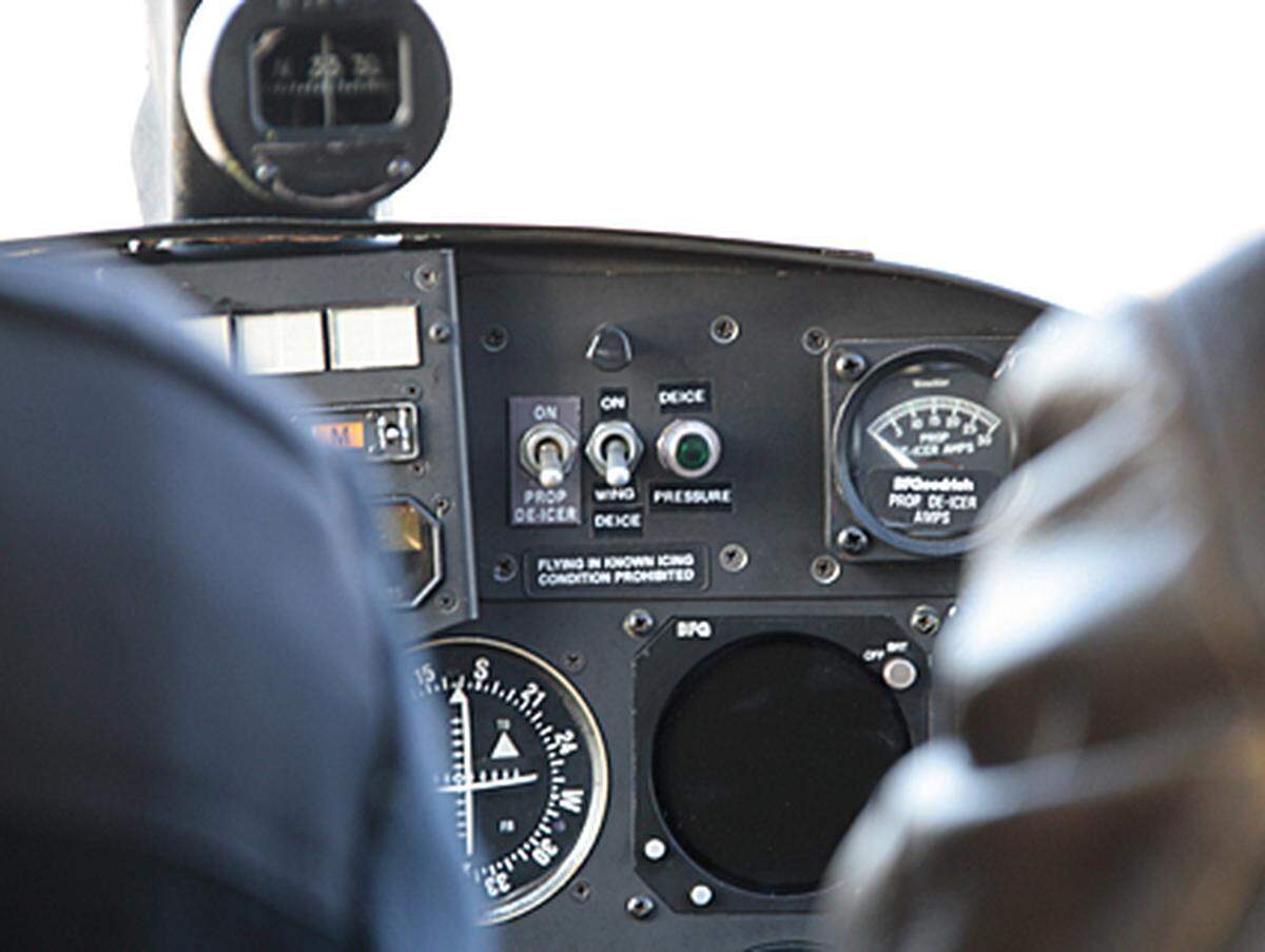 Der Autopilot bleibt ausgeschaltet, erklärt Offenhauser. „Beim Präzisionsflug läuft alles manuell“.