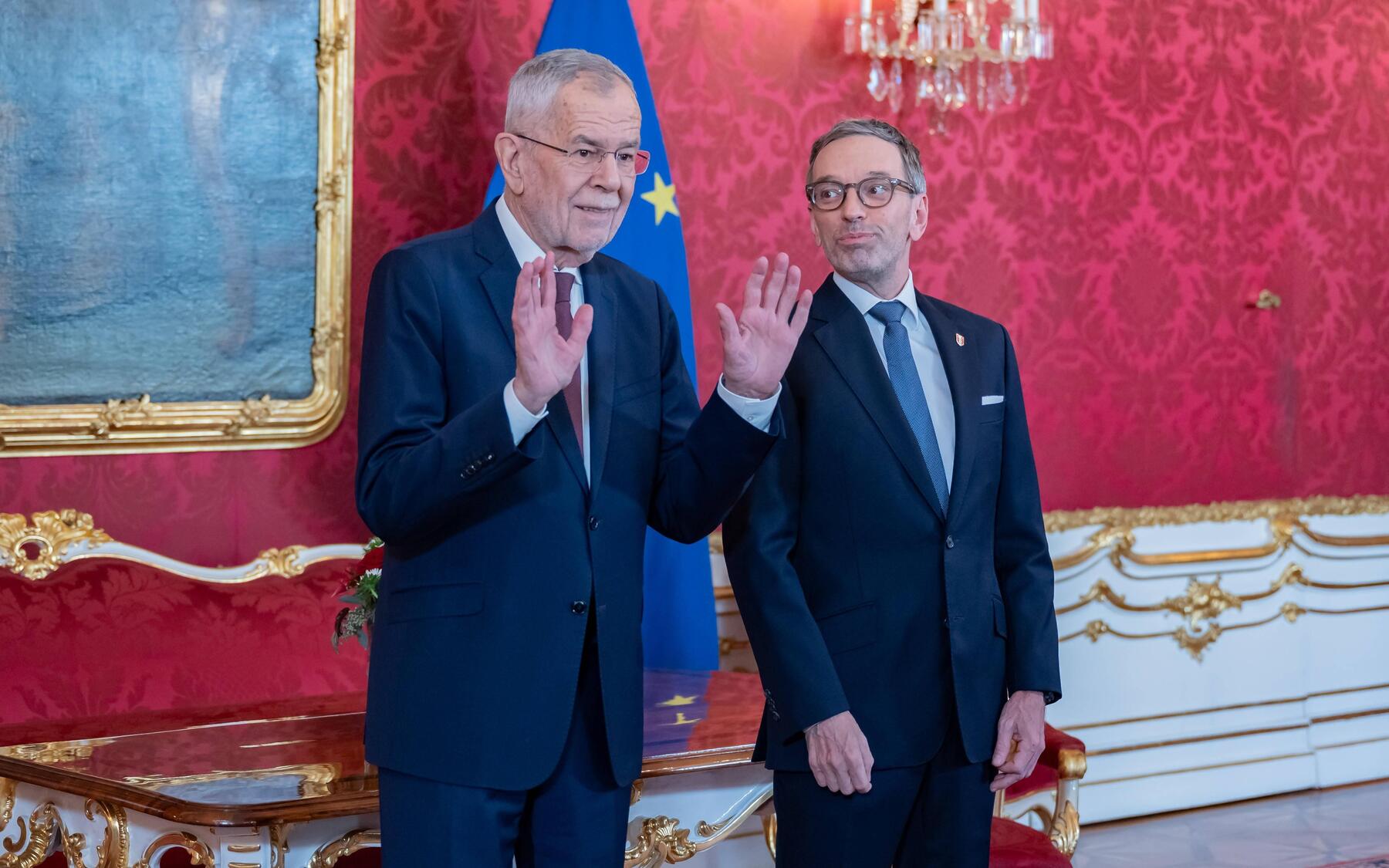 Vertrauensindex: Van der Bellen führt, kein Durchatmen für Stocker