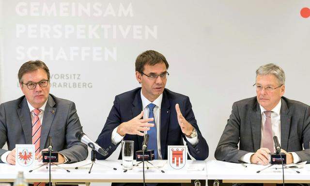 Günther Platter (ÖVP/Tirol), Markus Wallner (ÖVP/Vorarlberg) und Peter Kaiser (SPÖ/Kärnten) bei der Landeshauptleutekonferenz in Feldkirch.