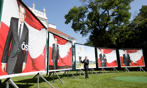 BP-WAHL: PLAKATPR�SENTATION MIT PR�SIDENTSCHAFTSKANDIDAT VAN DER BELLEN