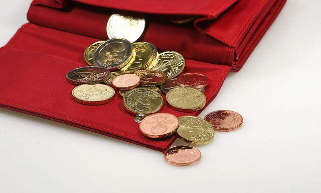 rotes Portemonnaie mit Muenzen - red purse with coins