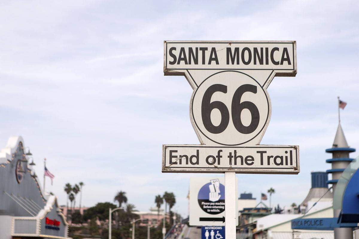 1977 wird das letzte offizielle Straßenschild mit der Aufschrift US-Route 66 entfernt. Alle Schilder, die heute entlang der Straße stehen, sind Nachpressungen. Sie sind begehrtes Diebesgut.