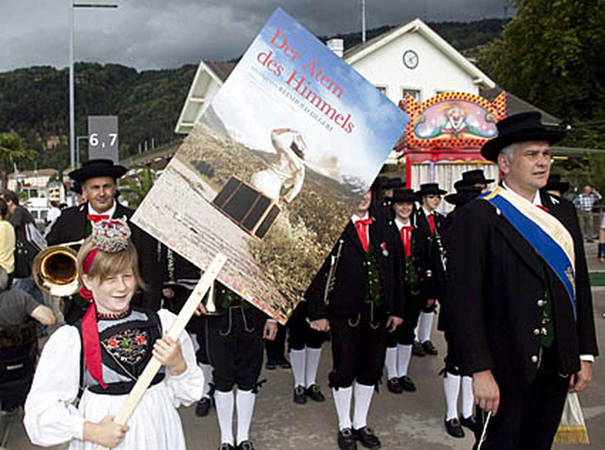 7000 Besucher kamen am 24. August zu "Der Atem des Himmels" des Films auf die Bregenzer Seebühne. Die Premiere, bei der auch Walser Musikanten spielten, war seit Wochen ausverkauft. Regulär startet der Film am 3. September in den Kinos. Erst sechs Tage vor der Premiere sei der Film fertig geworden, so Bilgeri.