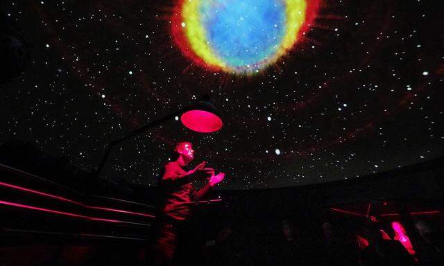 Noch bis 11. 11.: ein kurzer, lohnender Abend der Wunder, Rätsel und Riten im Planetarium.