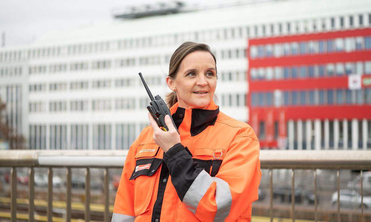 Seit Dezember leitet Johanna Wiesholzer das 121-köpfige Team der Abteilung „Betriebsleitung und Einsatzmanagement“ bei den Wiener Linien. Die Oberösterreicherin stieß 2008 zu den Wiener Linien.