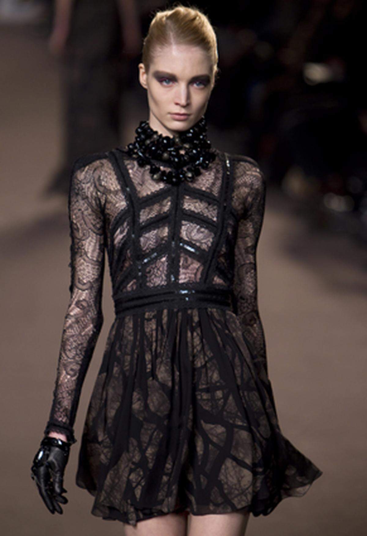 Elie Saab: Paris. HW 10/11