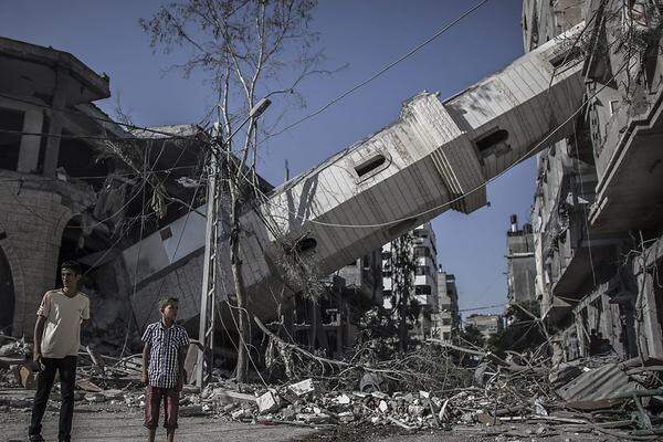 Der Krieg zwingt auch Gott in die Knie. Das umgeknickte Minarett einer Moschee in Gaza-Stadt.