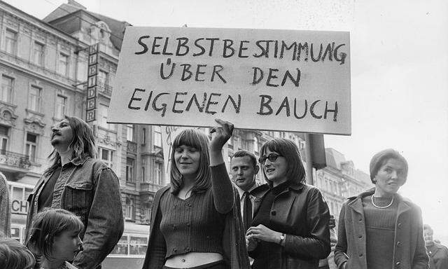 1975 trat die sogenannte Fristenlösung in Österreich in Kraft, schon davor wurde für mehr Rechte für Frauen demonstriert. 