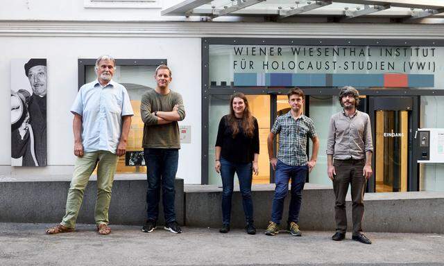 Béla Rásky, Philipp Rohrbach, Marianne Windsperger, Jan Kiepe und René Bienert führen durch Simon Wiesenthals Stationen in Wien. 