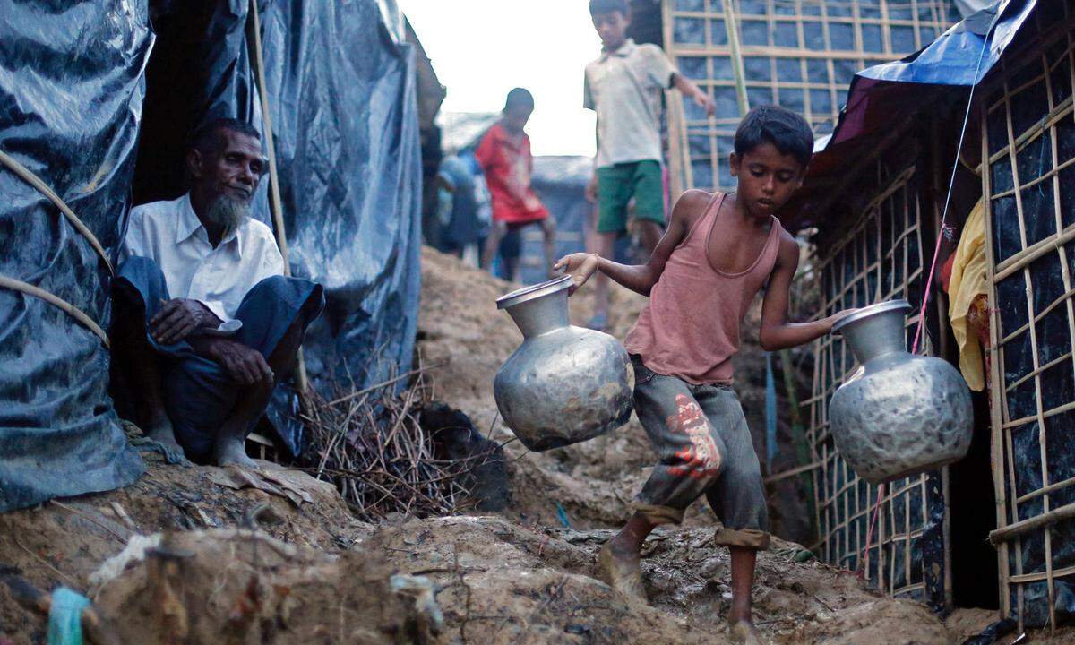 Die Krise der Rohingya müsse bei der am Dienstag beginnenden Generaldebatte der UNO-Vollversammlung zur Priorität gemacht werden, forderte die Menschenrechtsorganisation "Human Rights Watch".